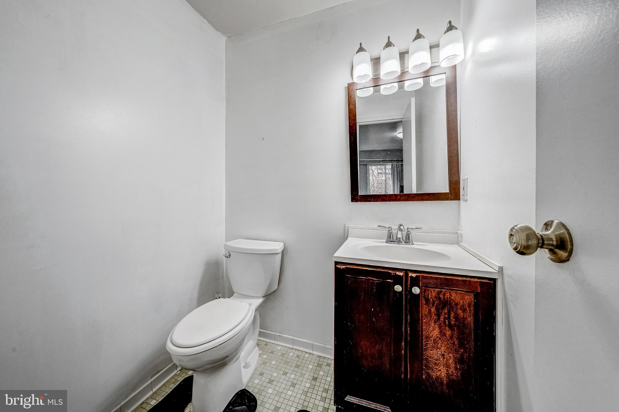 6137 Edsall Road, Unit I Alexandria, VA 22304 - Photo 20 of 28 a bathroom with a toilet sink and mirror