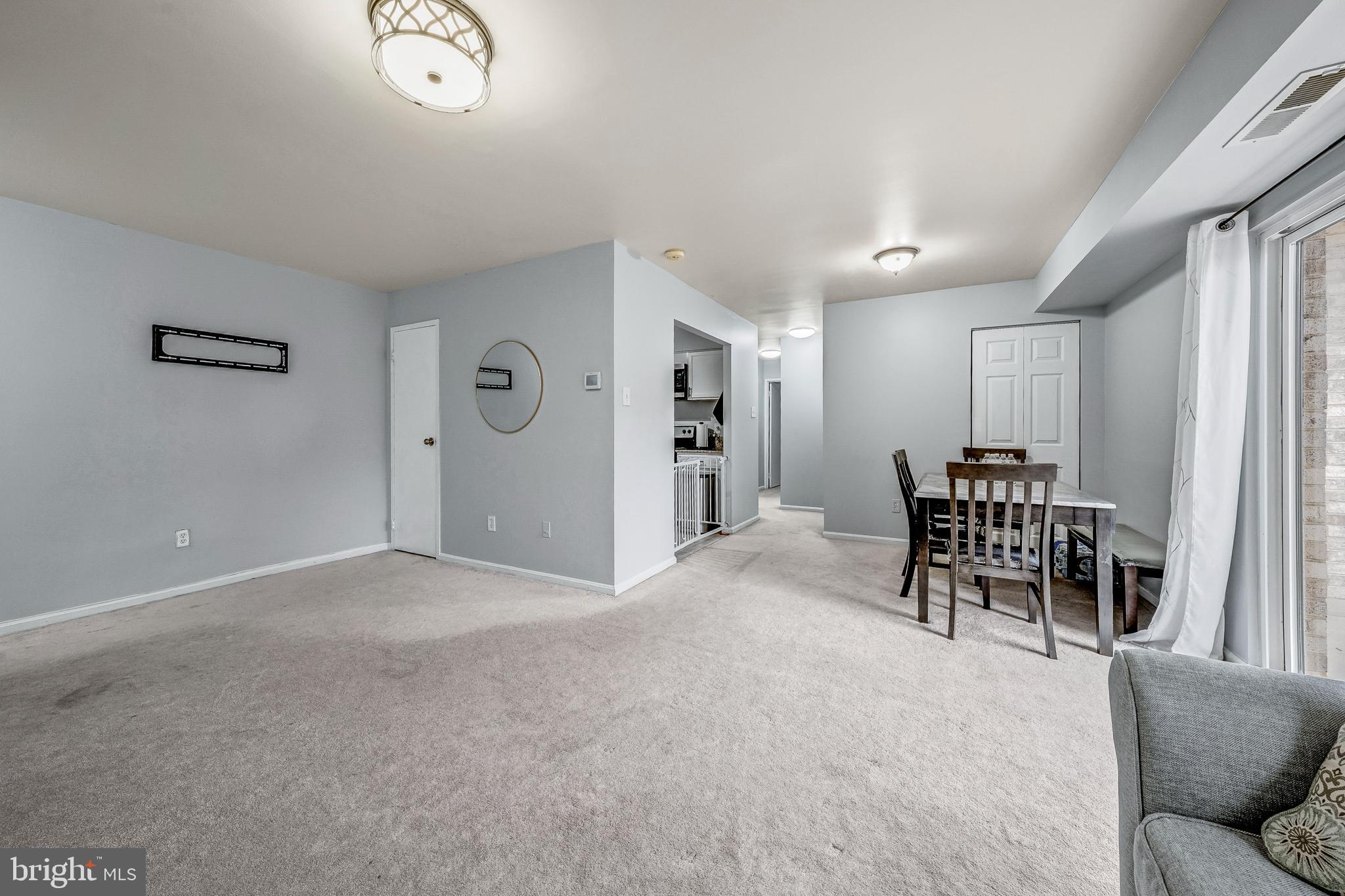 6137 Edsall Road, Unit I Alexandria, VA 22304 - Photo 8 of 28 a livingroom with furniture and white walls