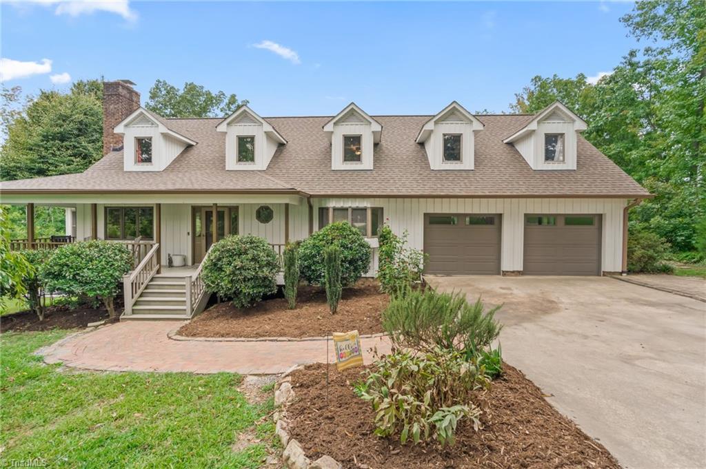 Fabulous Farmhouse in Davidson County in High Point!