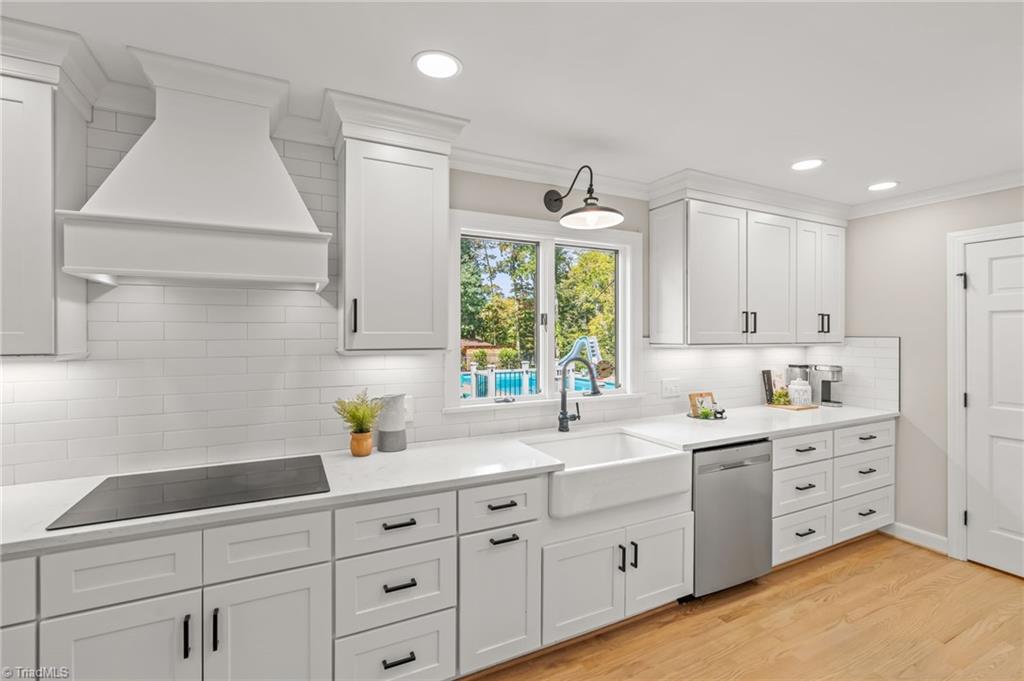 2641 Mock Road High Point, NC 27265 - Photo 7 of 50 Oh My! Clean, cook, and Pool Gaze!