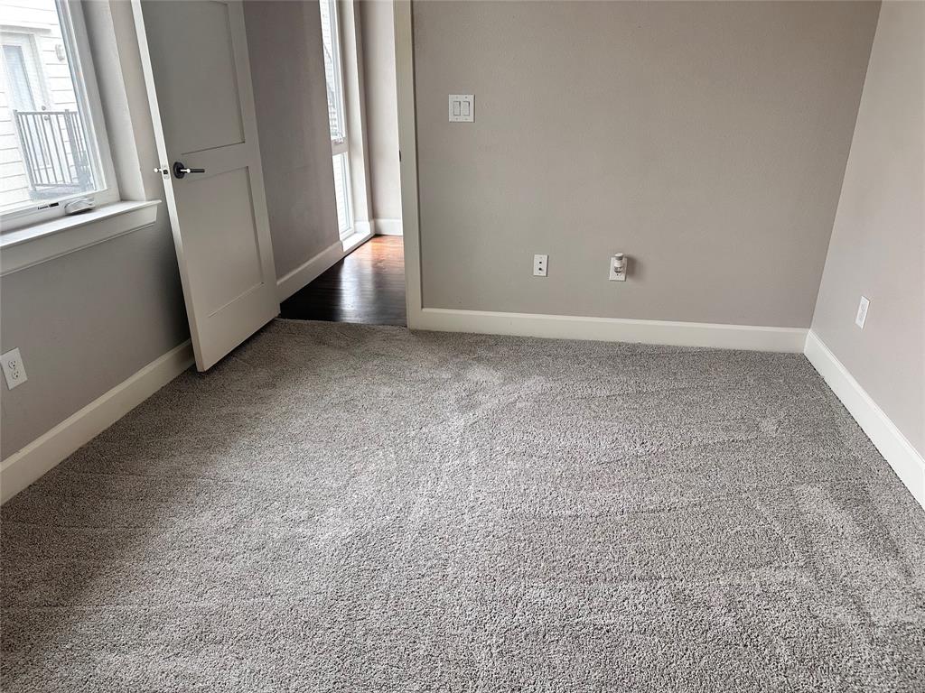 2016 North Fitzhugh Avenue, Unit 101 Dallas, TX 75204 - Photo 18 of 27 an empty room with windows