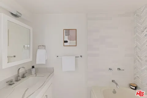 $1,899,000 | 432 South Willaman Drive, Unit 401, Los Angeles, CA 90048