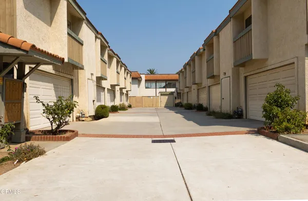 $3,500 | 300 South Mentor Avenue, Unit 5, Pasadena, CA 91106