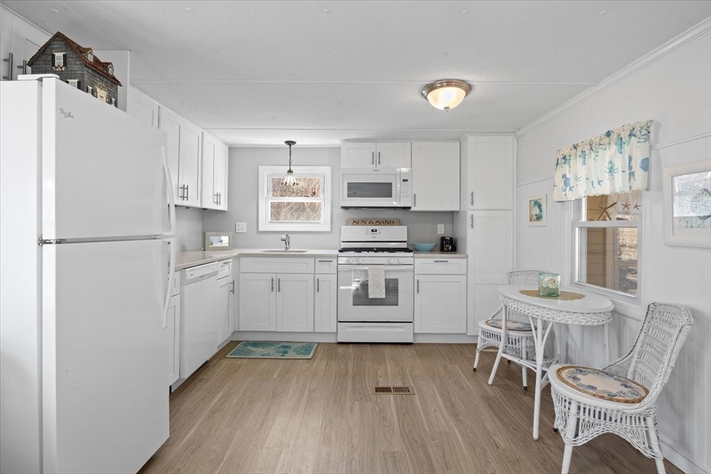 43 Amos Way Wareham, MA 02558 - Photo 9 of 34