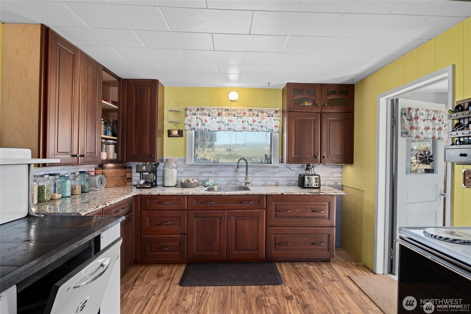 925 Rd B Northwest Waterville, WA 98858 - Photo 23 of 40