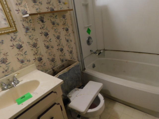 105 East Price Road Oak Ridge, TN 37830 - Photo 5 of 8 Bath