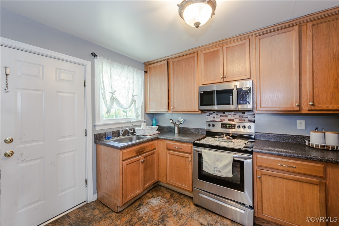 1940 Kimrod Road Richmond, VA 23224 - Photo 11 of 26 Gallery Image 11