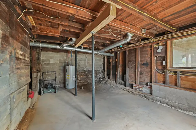 $89,900 | 411 Hinckley Boulevard, Jackson, MI 49203