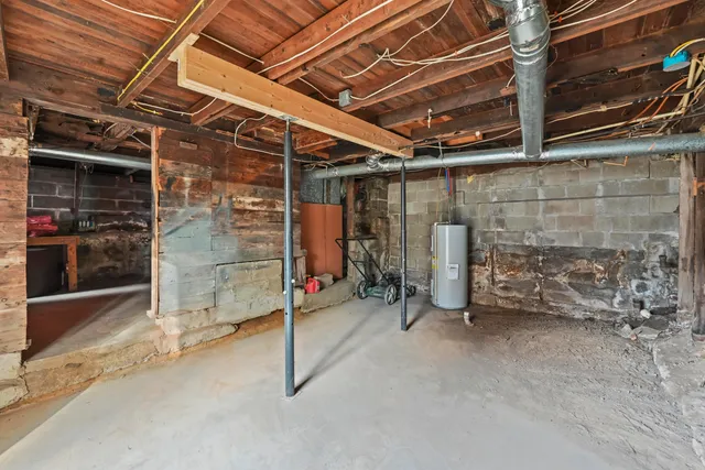 $89,900 | 411 Hinckley Boulevard, Jackson, MI 49203