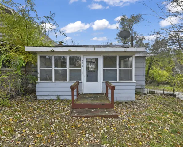 $89,900 | 411 Hinckley Boulevard, Jackson, MI 49203