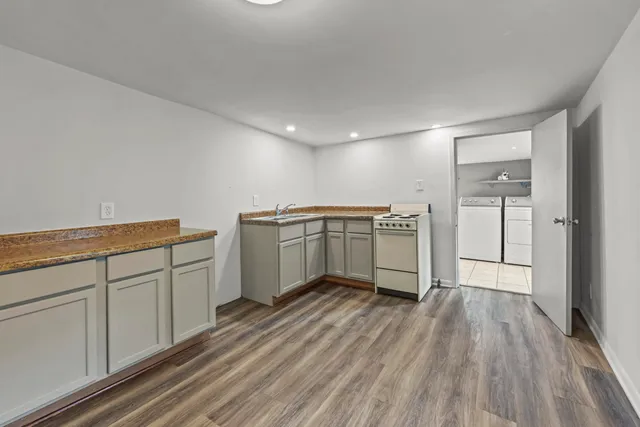 $89,900 | 411 Hinckley Boulevard, Jackson, MI 49203