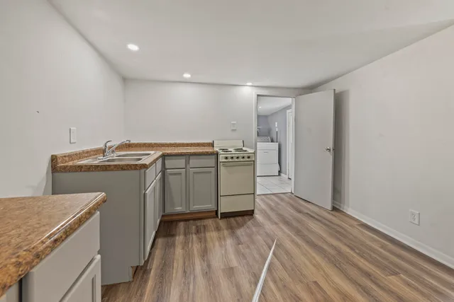 $89,900 | 411 Hinckley Boulevard, Jackson, MI 49203