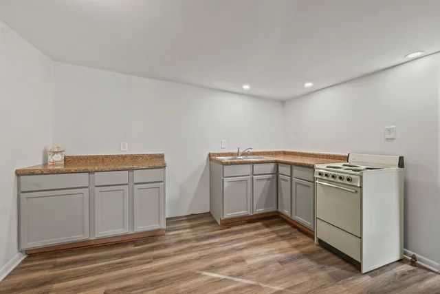 $89,900 | 411 Hinckley Boulevard, Jackson, MI 49203