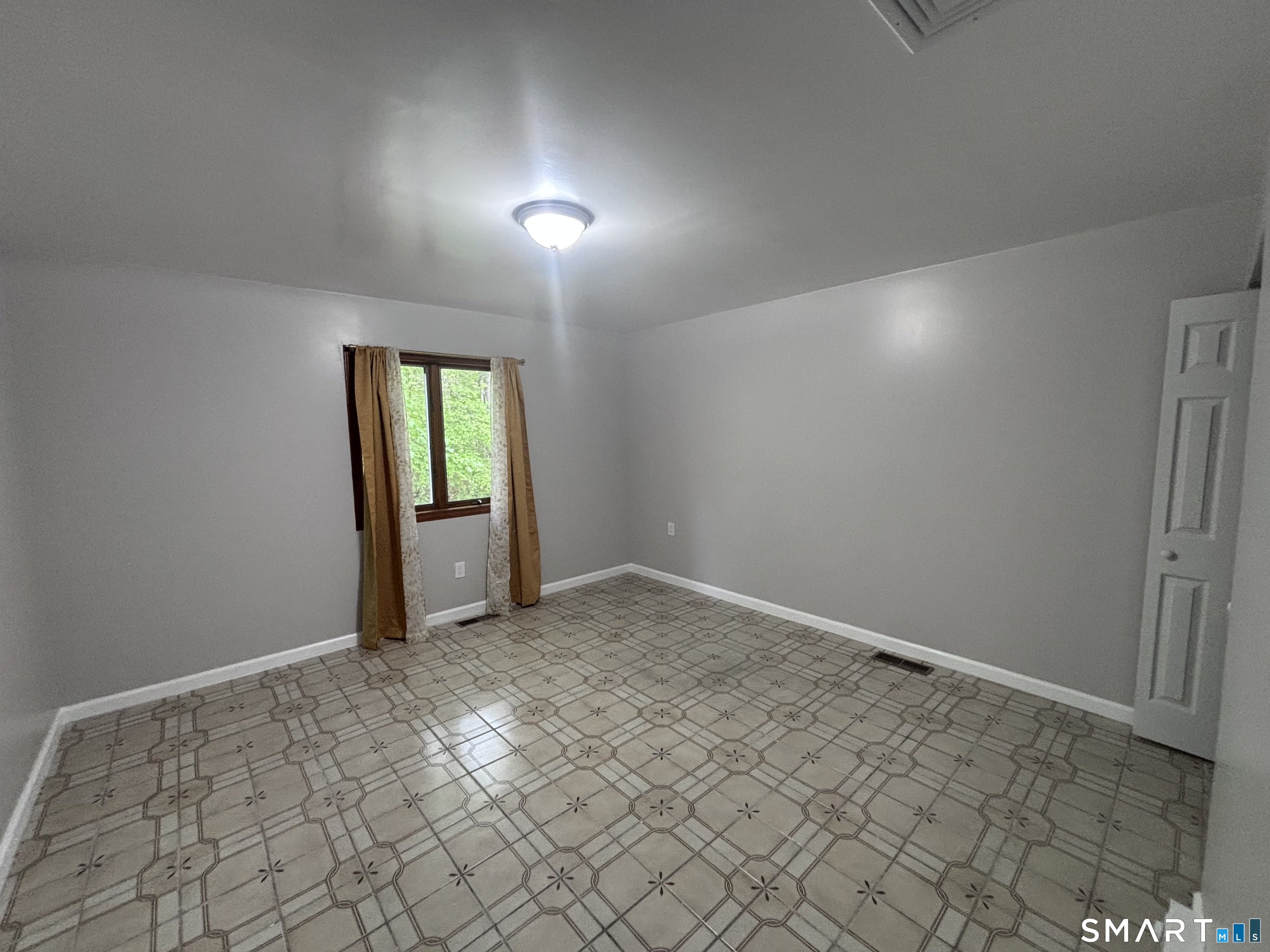 409 Oak Avenue Torrington, CT 06790 - Photo 9 of 17