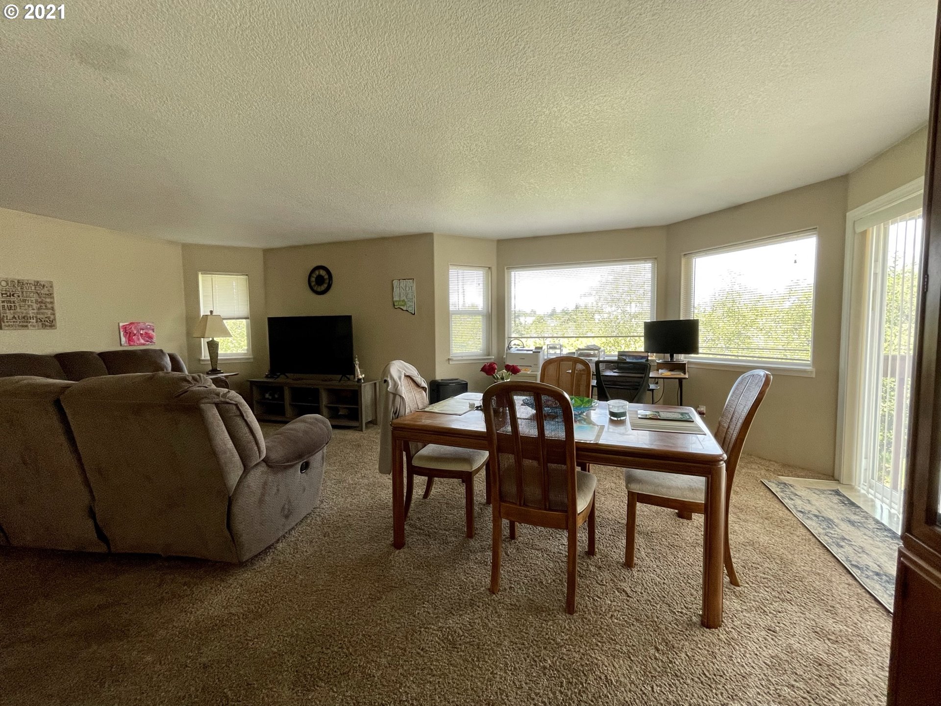 3830 Kinney Road, Unit D North Bend, OR 97459 - Photo 8 of 28 Gallery Image 8