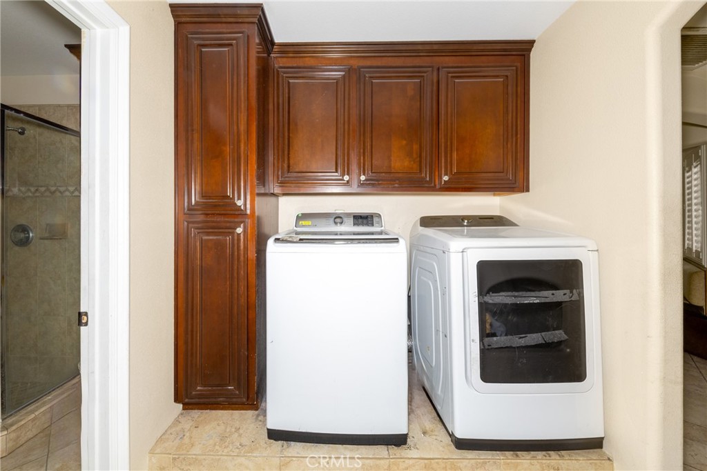 24625 Ledbury Road Oro Grande, CA 92368 - Photo 42 of 51 a view of washer and dryer