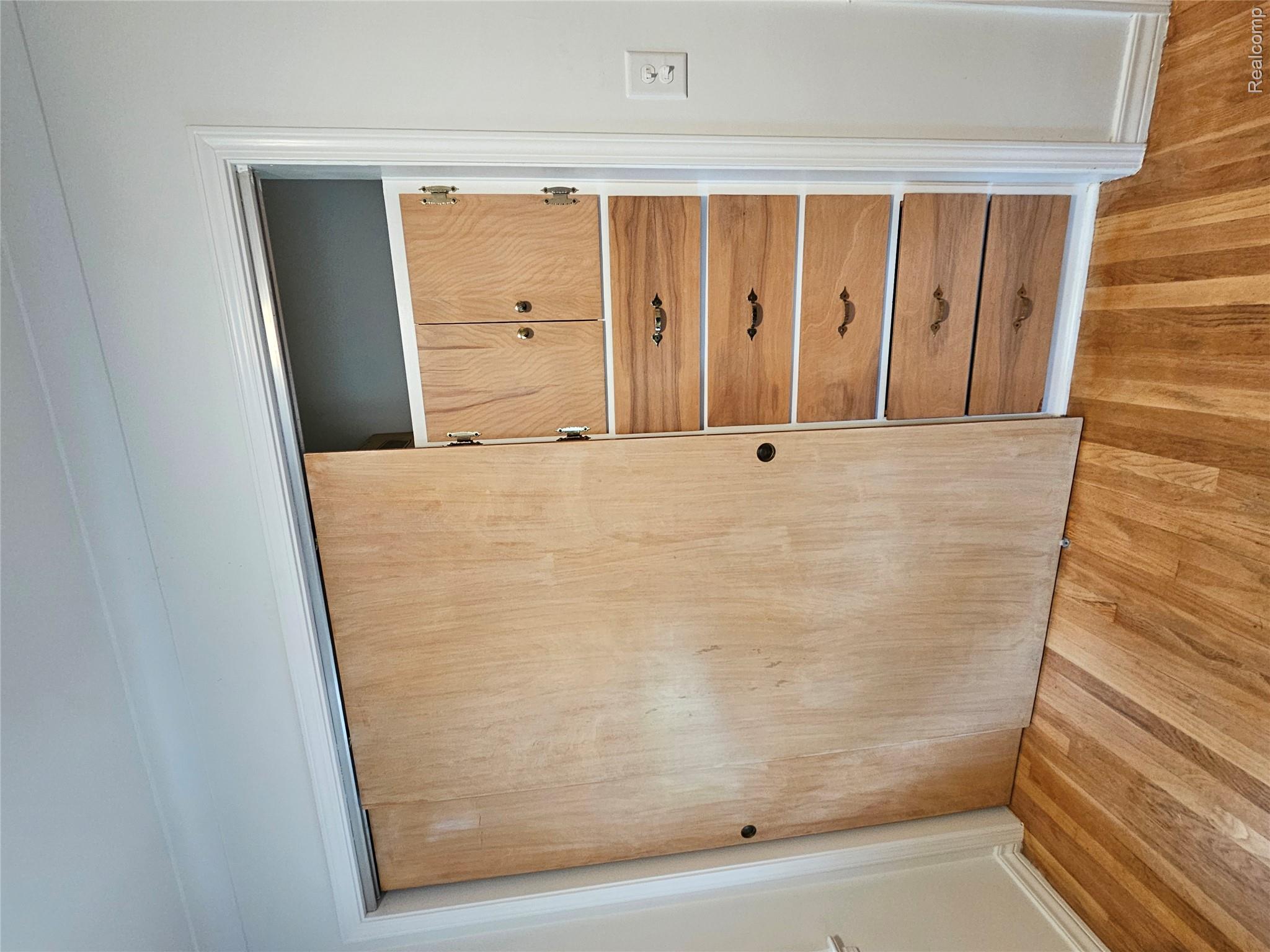 3377 Mackin Road Flint, MI 48504 - Photo 14 of 24 3777 MACKIN BR (PLANTS) CLOSET.jpg