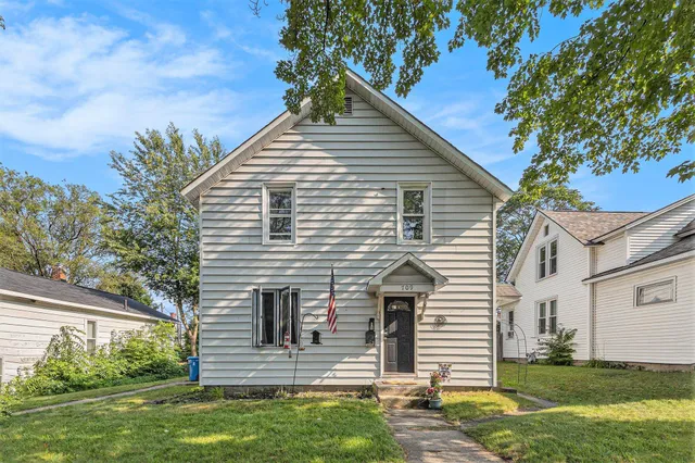 $220,000 | 709 East Loomis Street, Ludington, MI 49431
