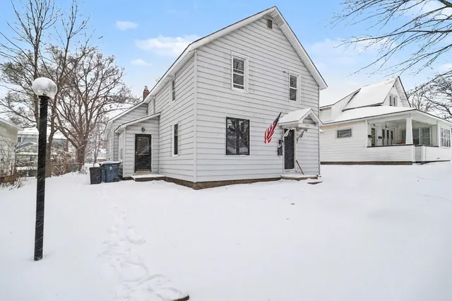 $209,000 | 709 East Loomis Street, Ludington, MI 49431