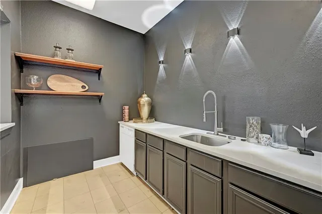 a en suite bathroom with a sink and a mirror
