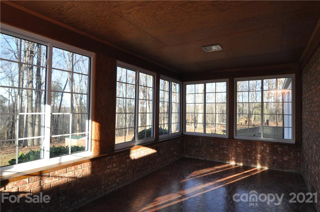 1011 Redland Road Landrum, SC 29356 - Photo 27 of 45 a room with furniture