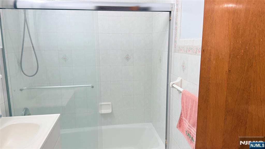 844 Elizabeth Street, Unit 2 Ridgefield, NJ 07657 - Photo 13 of 22