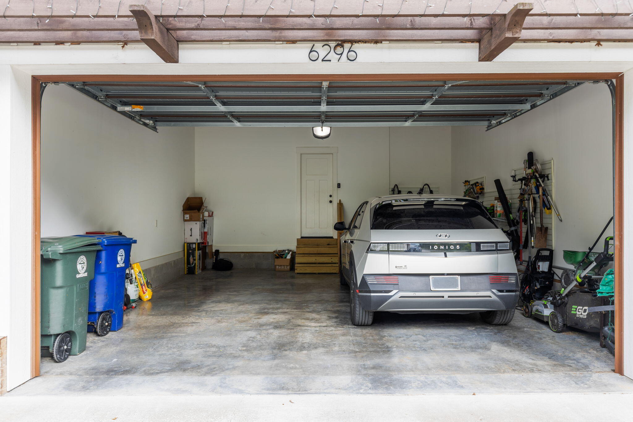6296 Fairview Road Hixson, TN 37343 - Photo 25 of 59 Garage with Electric Plug for Cars