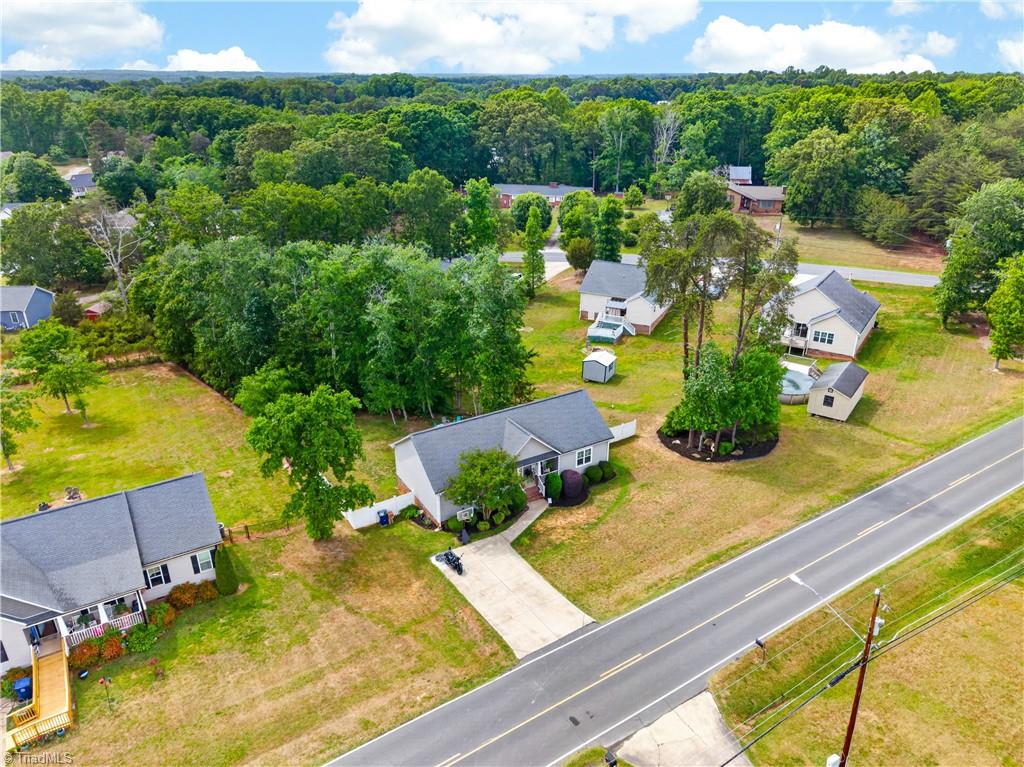 4319 Brown Oaks Road Randleman, NC 27317 - Photo 3 of 33