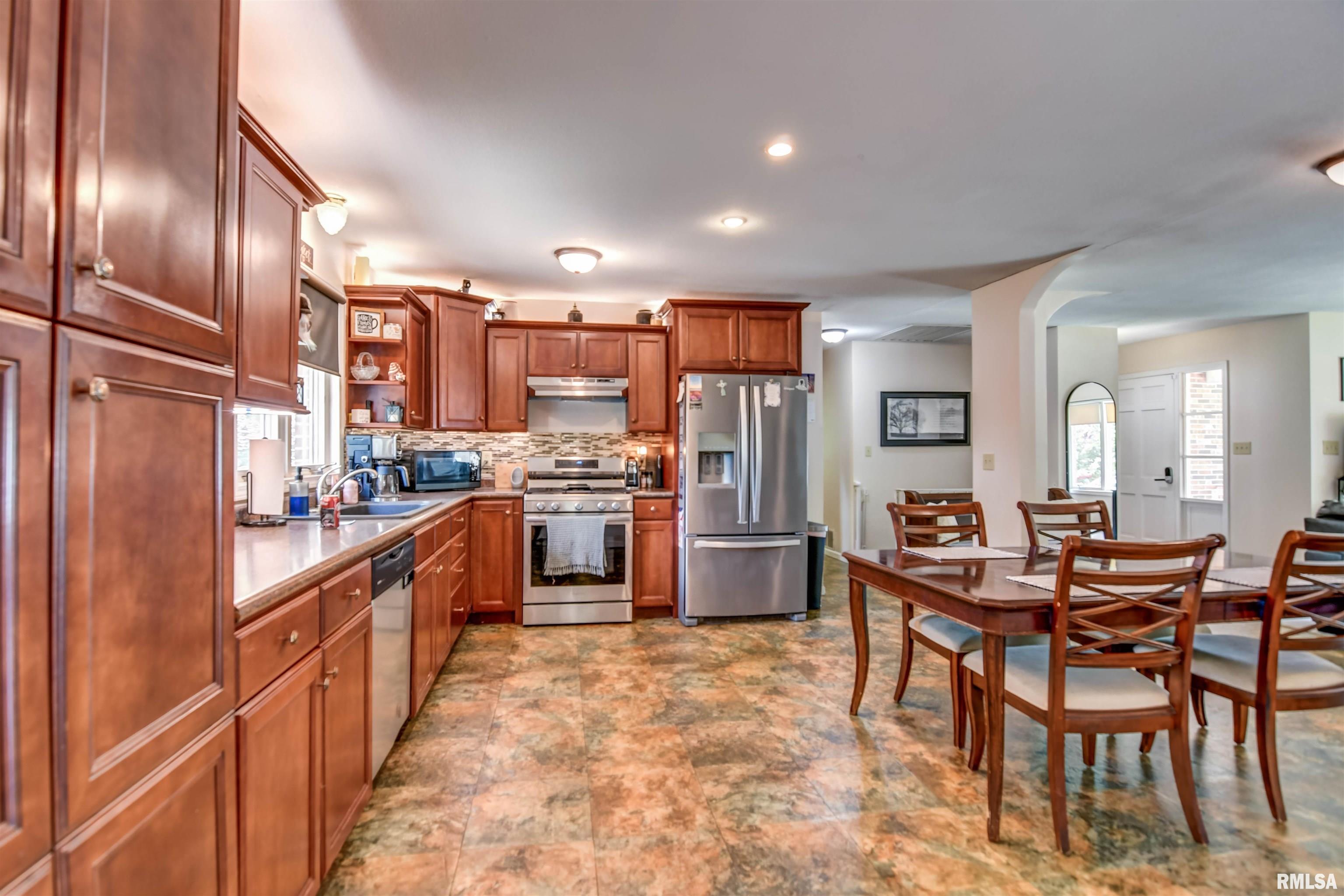 46 Park Lane Clinton, IL 61727 - Photo 13 of 57