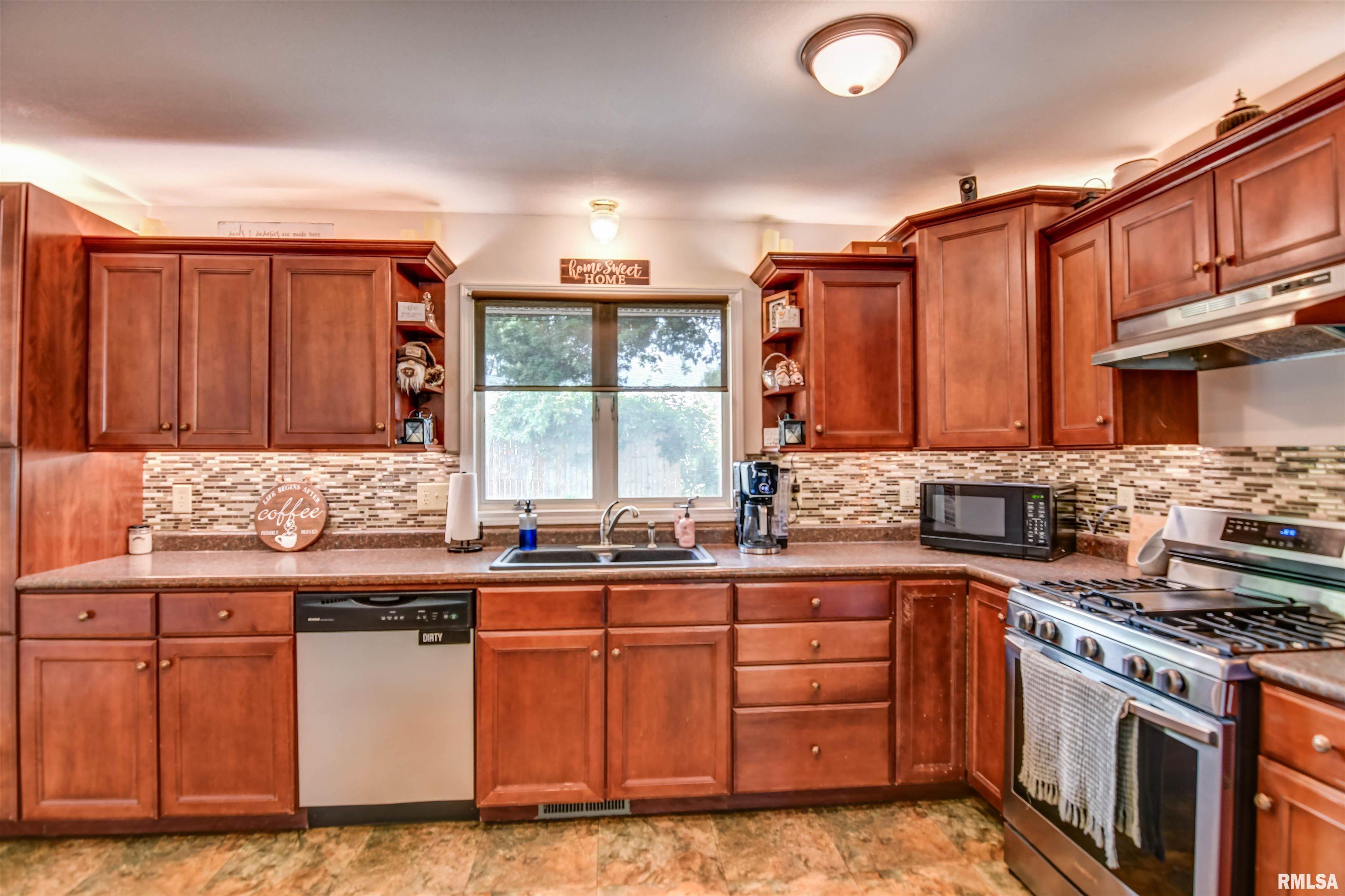 46 Park Lane Clinton, IL 61727 - Photo 16 of 57