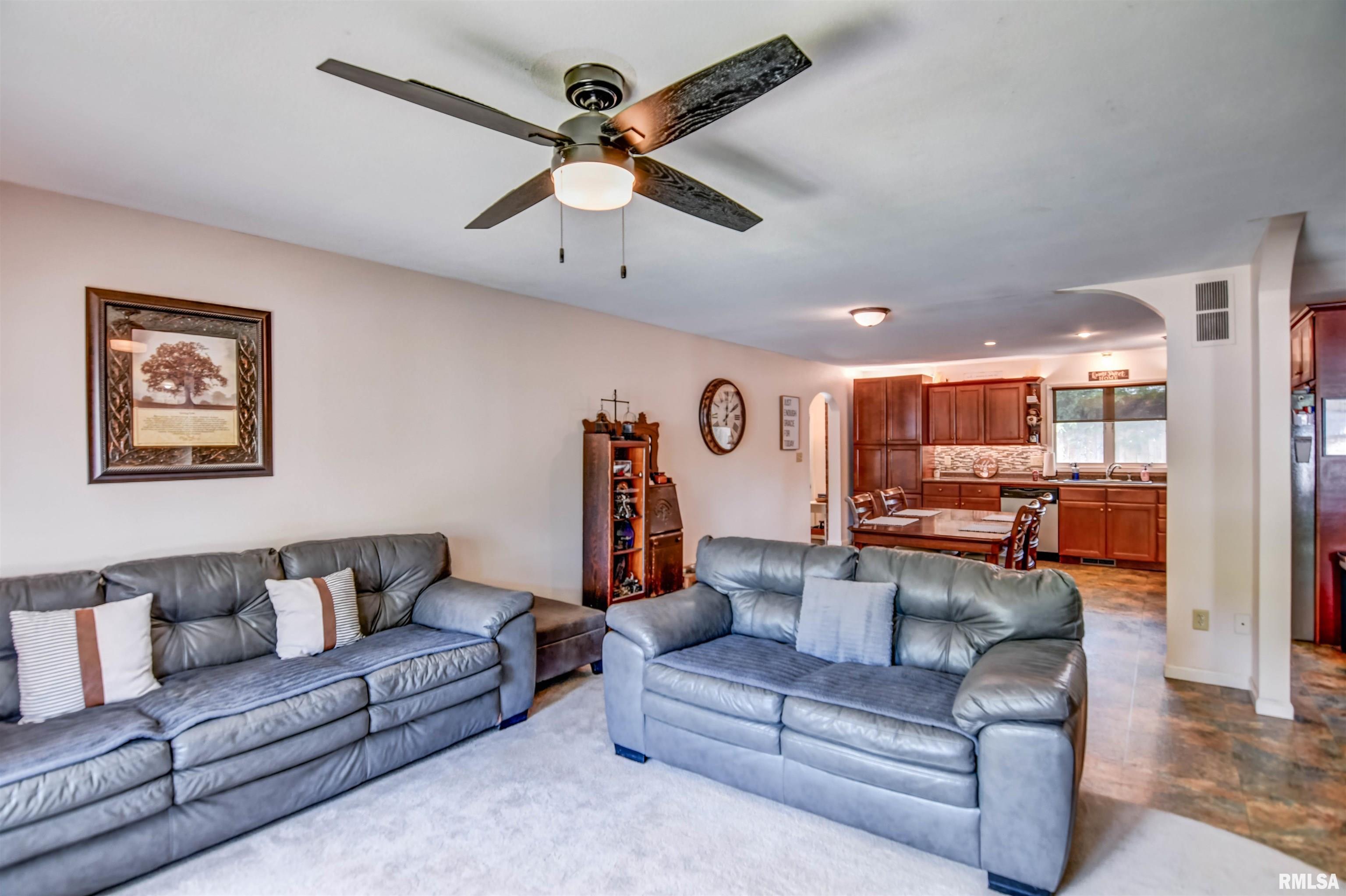 46 Park Lane Clinton, IL 61727 - Photo 9 of 57
