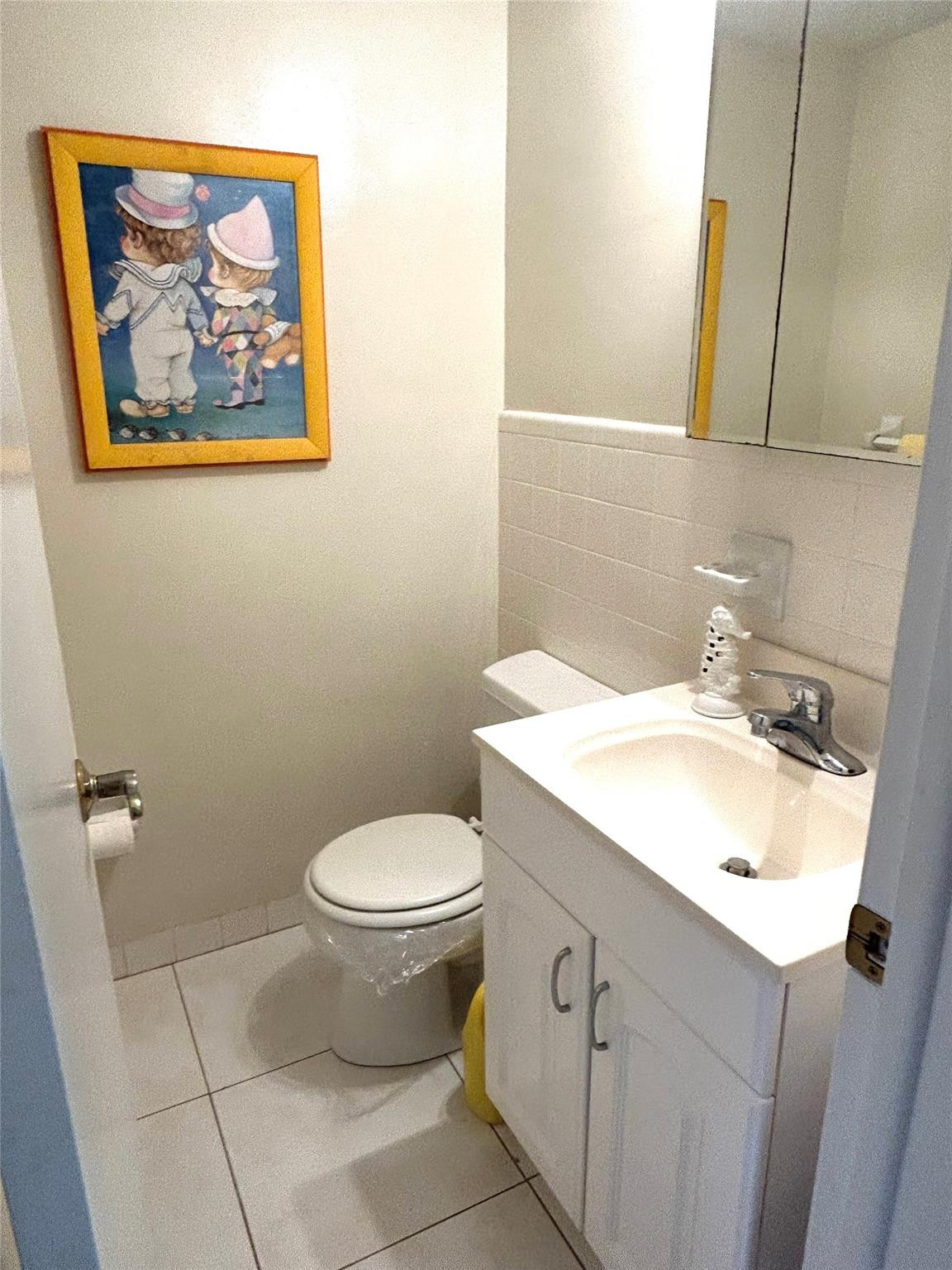 2050 Northeast 39th Street, Unit 207 Lighthouse Point, FL 33064 - Photo 18 of 42 Photo 18