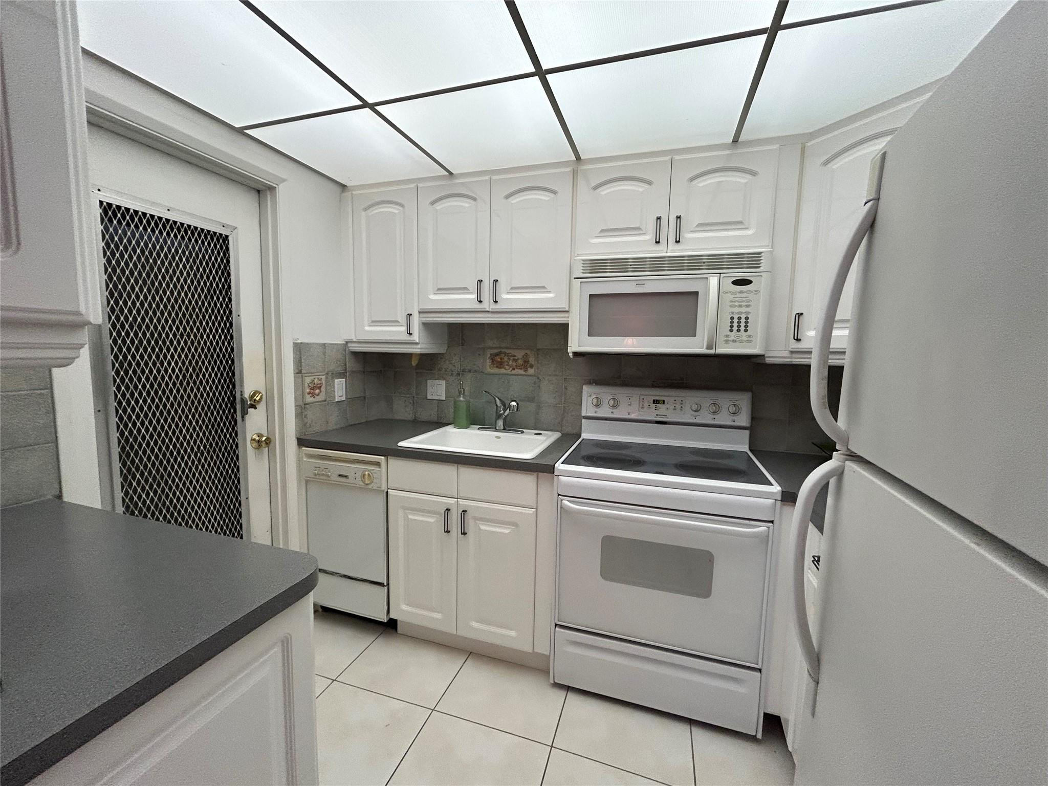 2050 Northeast 39th Street, Unit 207 Lighthouse Point, FL 33064 - Photo 4 of 42 Photo 4