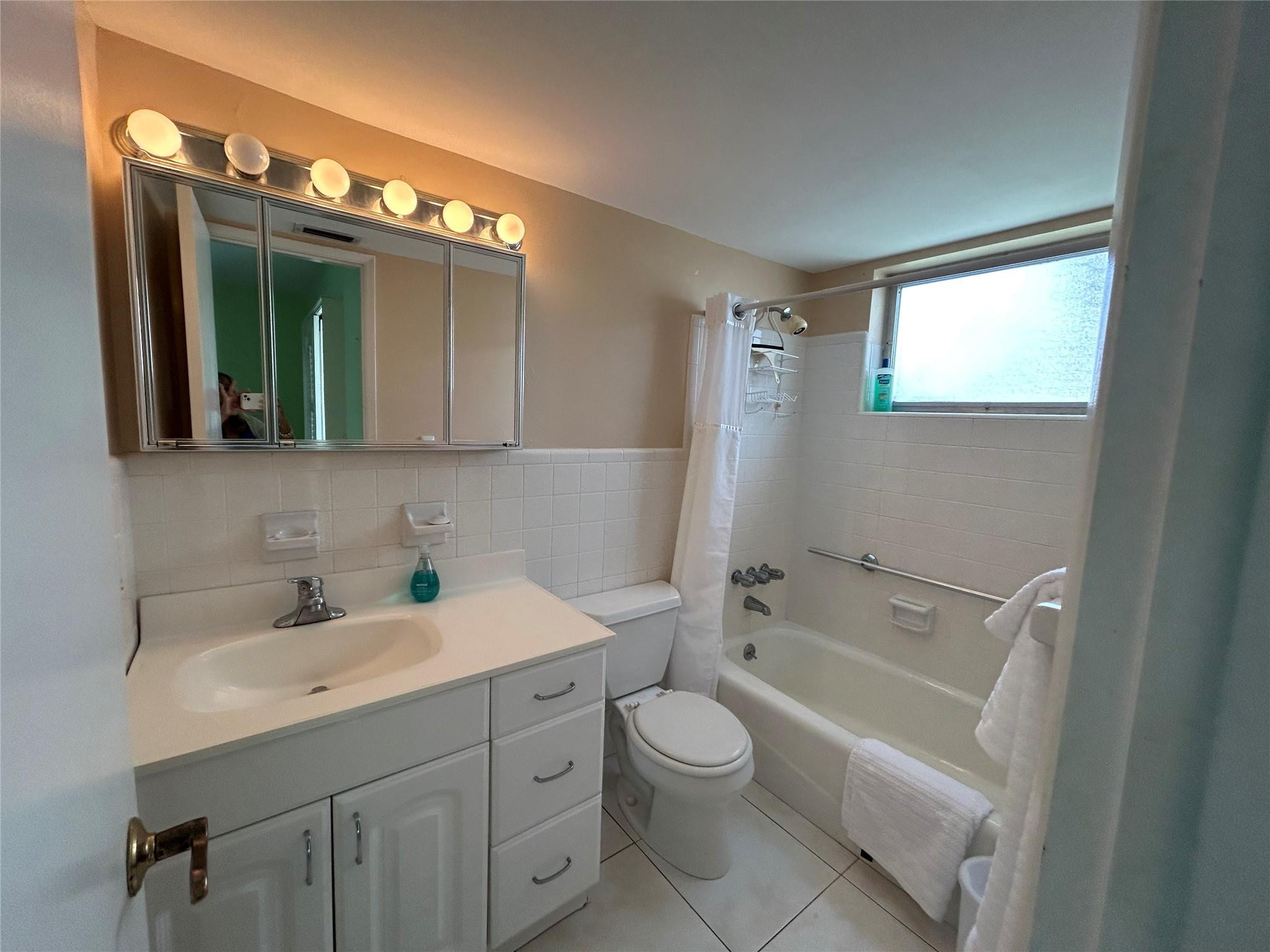 2050 Northeast 39th Street, Unit 207 Lighthouse Point, FL 33064 - Photo 9 of 42 Photo 9