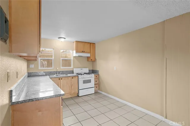 $2,195 | 151 South Idaho Street, Unit B, La Habra, CA 90631