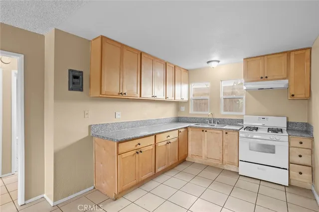 $2,195 | 151 South Idaho Street, Unit B, La Habra, CA 90631