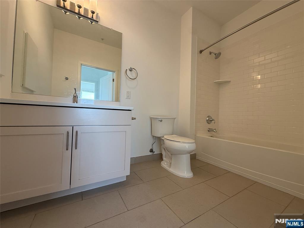 2050 North Central Road, Unit 710 Fort Lee, NJ 07024 - Photo 10 of 21 a bathroom with a toilet sink and shower