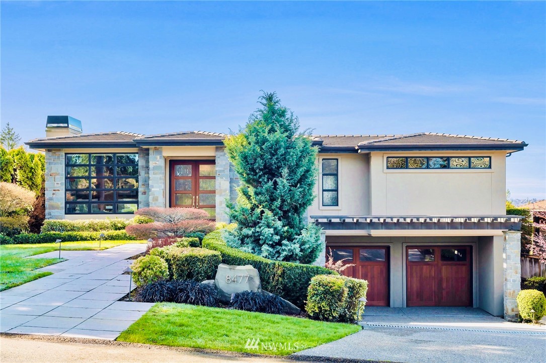 8477 Ridge Road Medina, WA 98039 - Photo 1 of 24 a front view of a house with yard