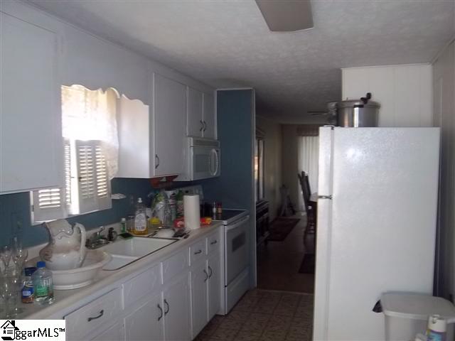 142 Hood Road Greenville, SC 29611 - Photo 6 of 13 Gallery Image 6