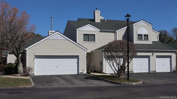 $555,000 | 202 Gothic Circle, Manorville, NY 11949
