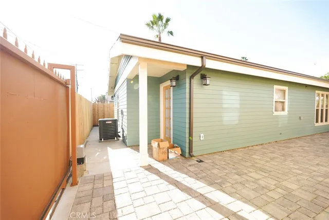$3,400 | 3642 1/2 6th Avenue, Jefferson Park, CA 90018