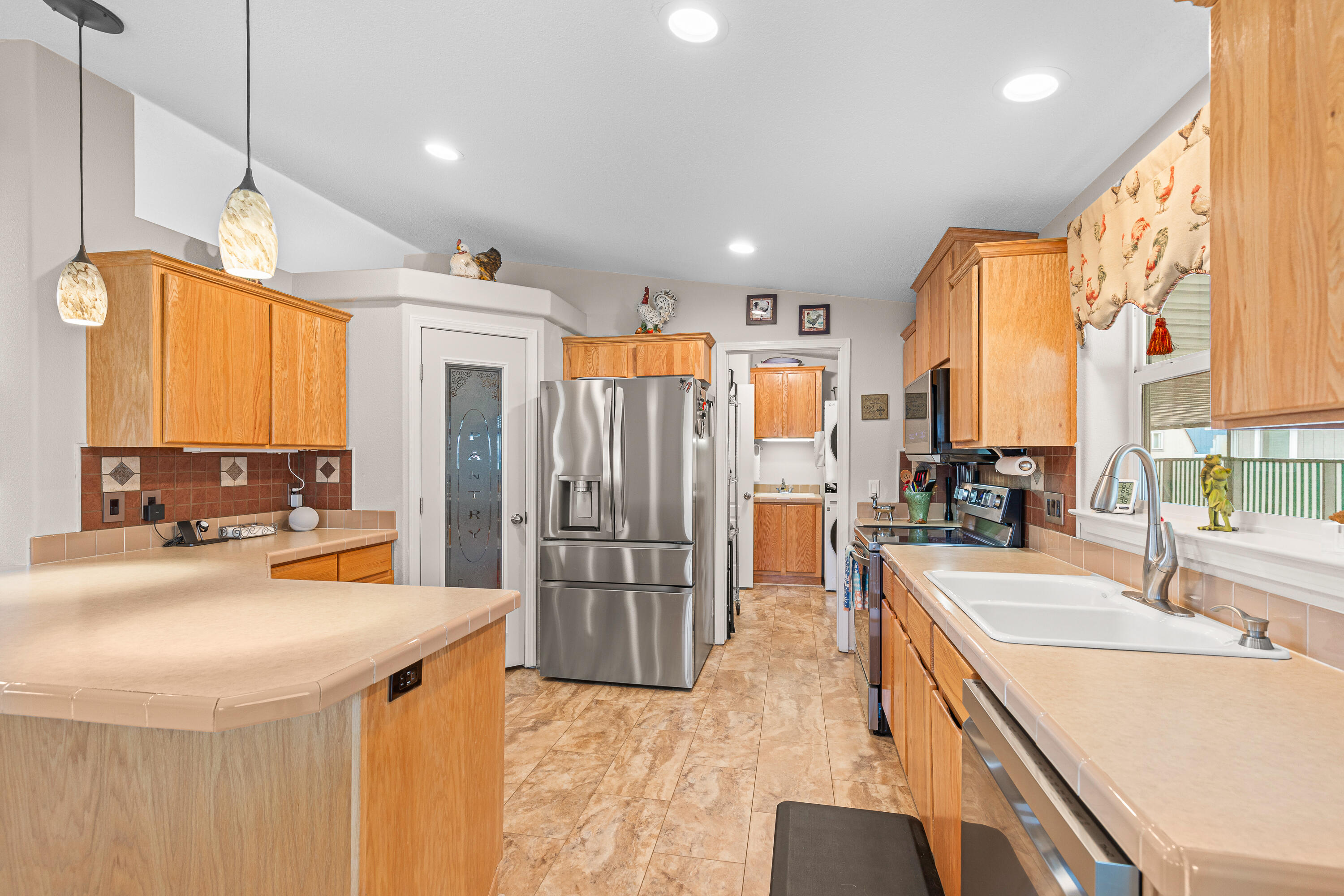 8401 Old Stage Road, Unit 34 Central Point, OR 97502 - Photo 9 of 30 Kitchen and Laundry Room