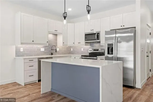 $2,095 | 425 West 8th Street, Unit 23, New Richmond, WI 54017