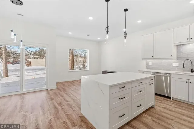 $2,095 | 425 West 8th Street, Unit 23, New Richmond, WI 54017