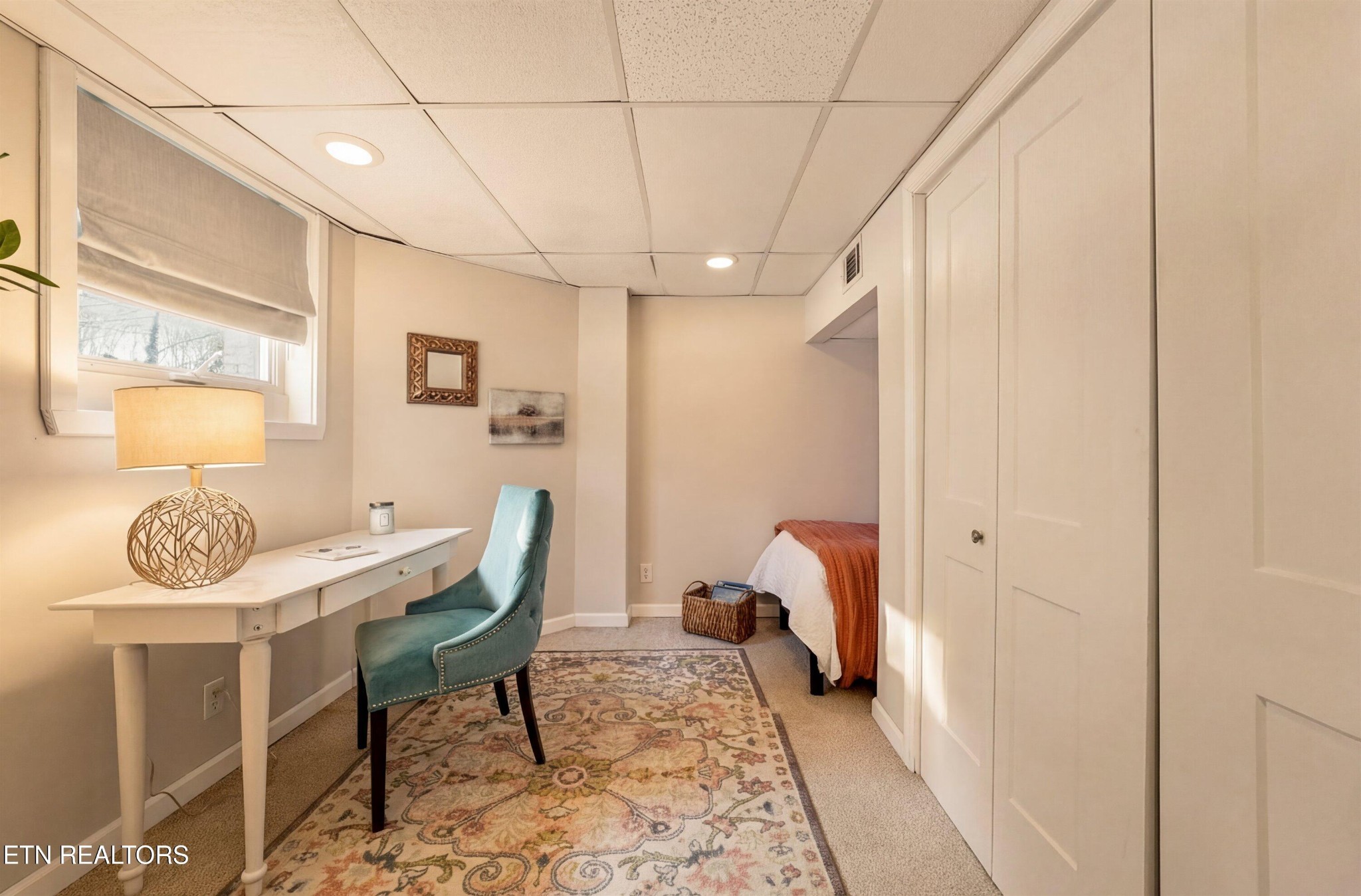 6911 Nubbin Ridge Drive Knoxville, TN 37919 - Photo 32 of 46 a view of a hallway with furniture