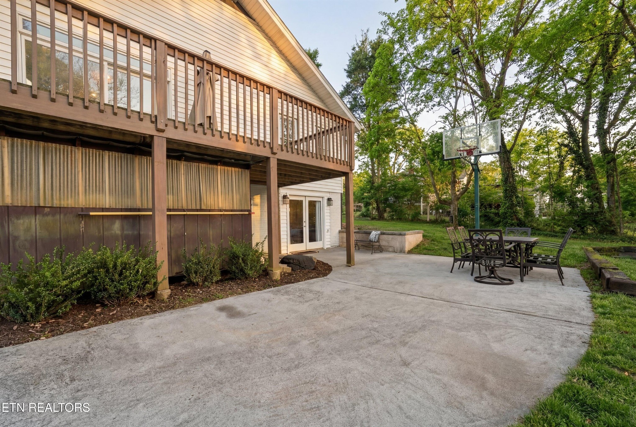6911 Nubbin Ridge Drive Knoxville, TN 37919 - Photo 38 of 46 a view of backyard with outdoor seating and green space