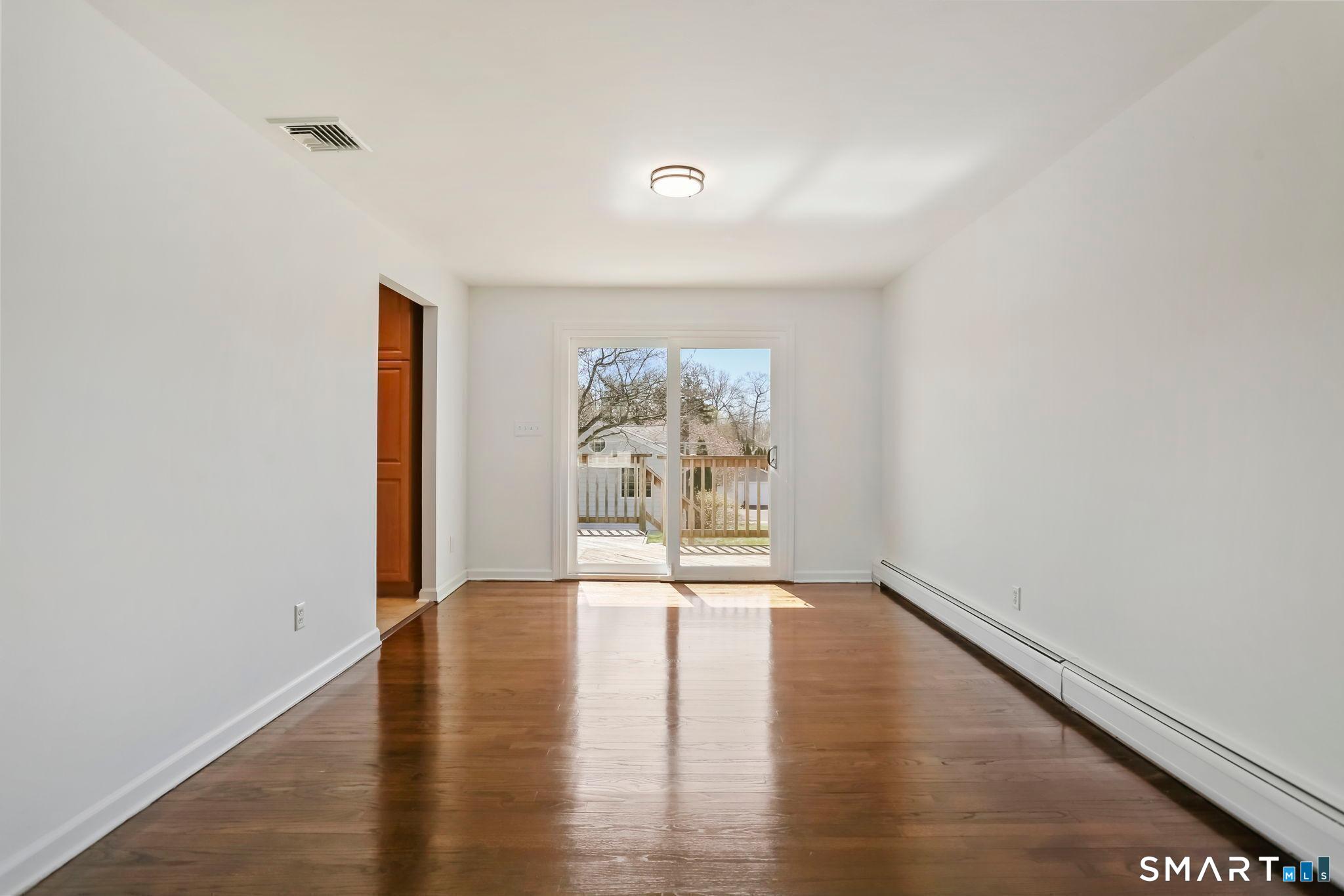 195 Post Oak Road Stratford, CT 06614 - Photo 11 of 32