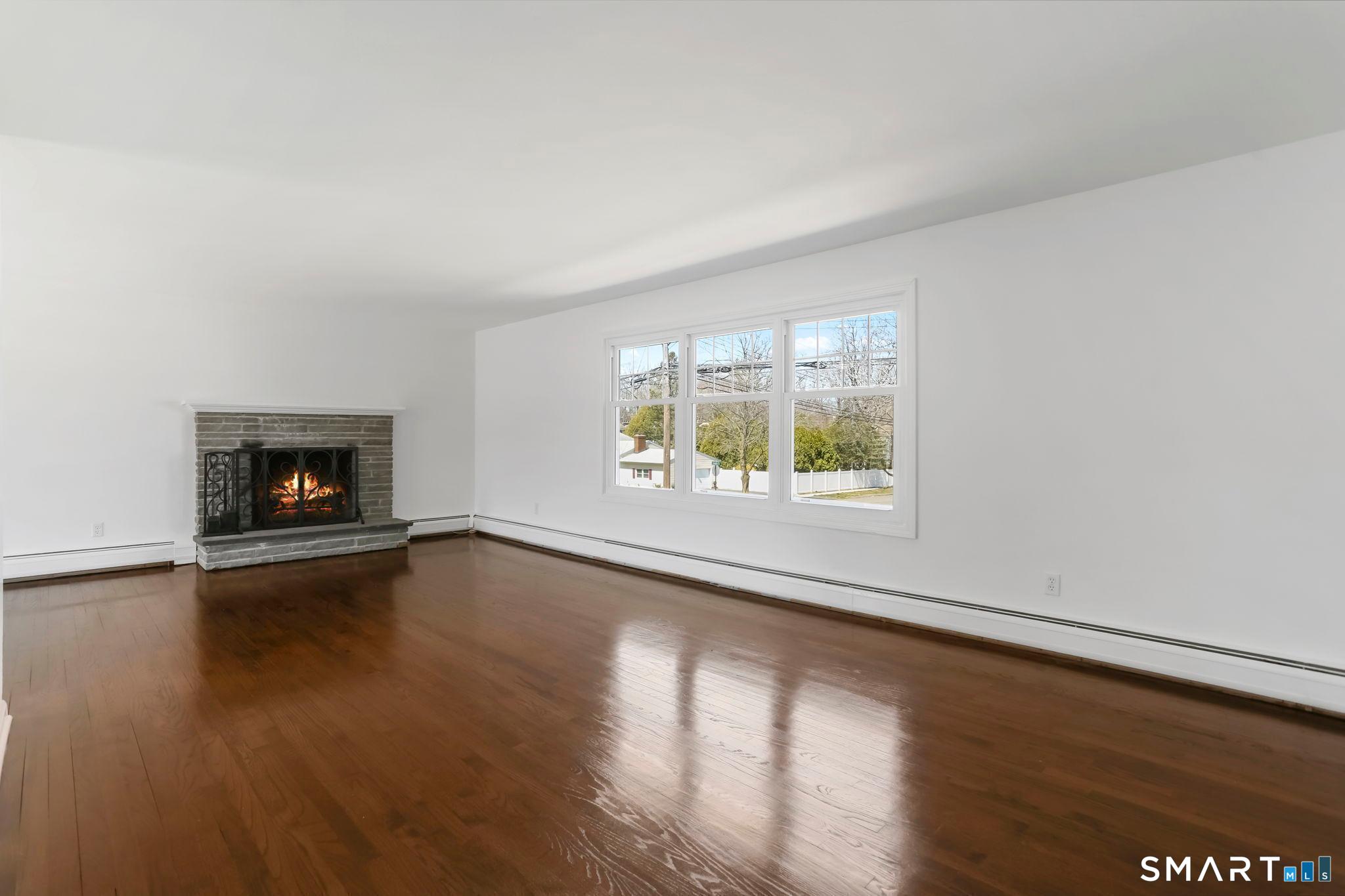 195 Post Oak Road Stratford, CT 06614 - Photo 3 of 32