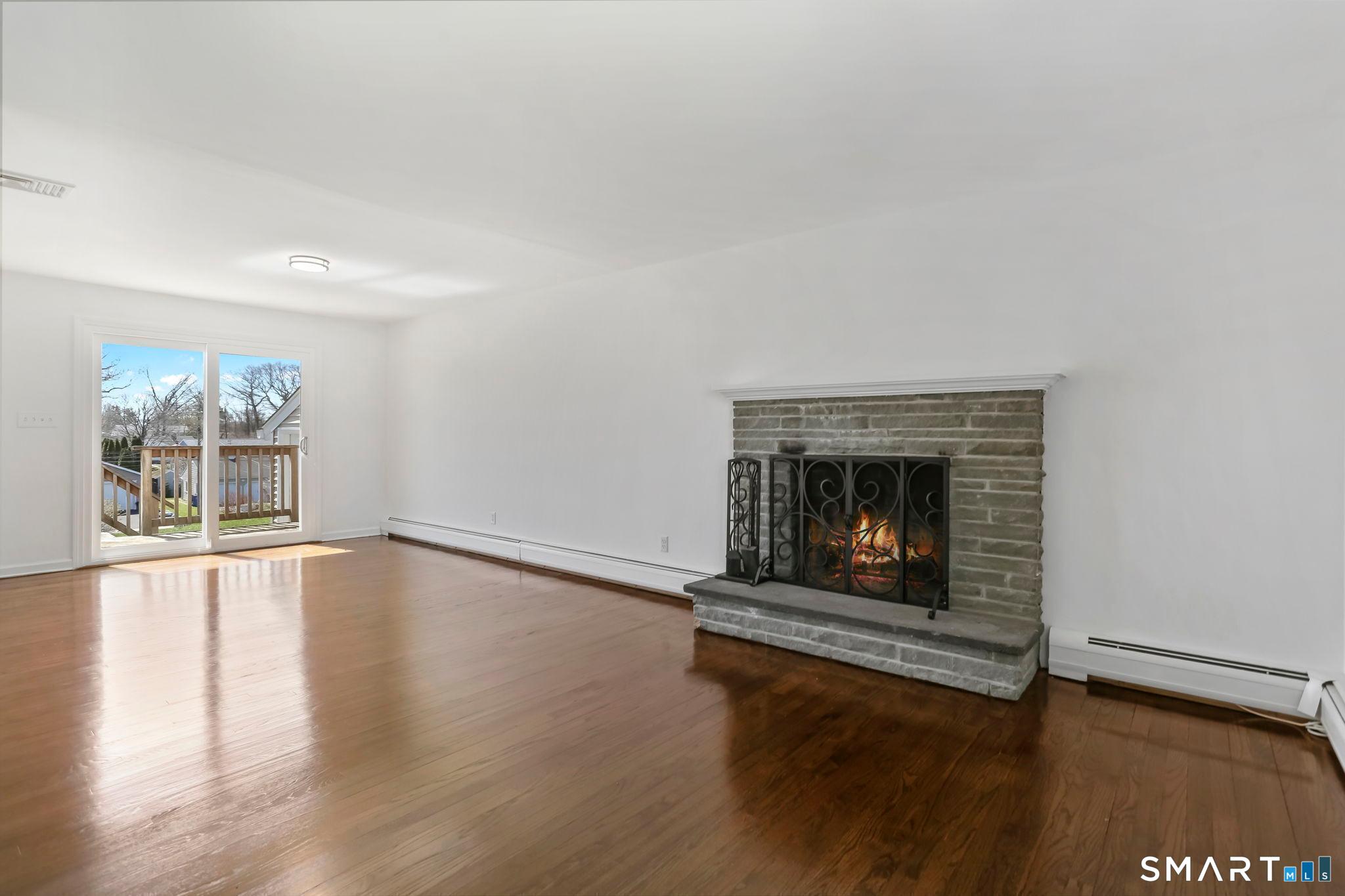 195 Post Oak Road Stratford, CT 06614 - Photo 4 of 32