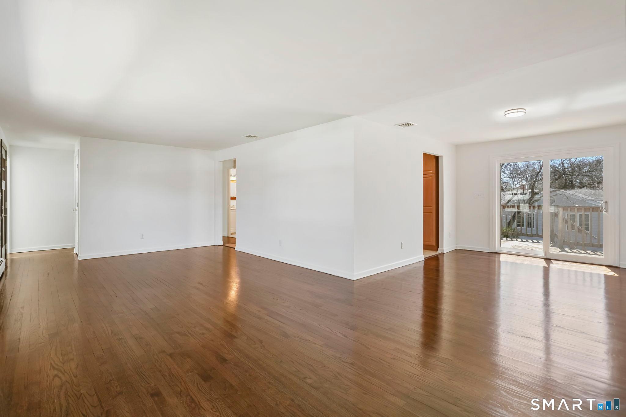 195 Post Oak Road Stratford, CT 06614 - Photo 5 of 32